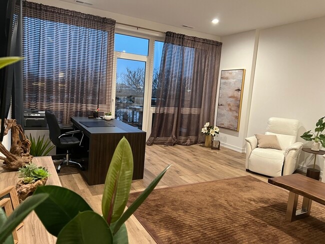 Building Photo - 815 N Richmond St