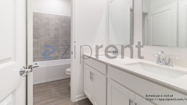 Building Photo - 2898 Armstrong Ave