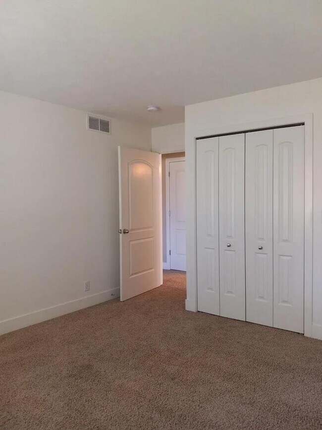 Building Photo - 311 E 20th St