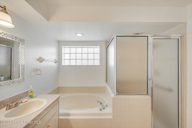 Building Photo - 330 Las Olas Dr