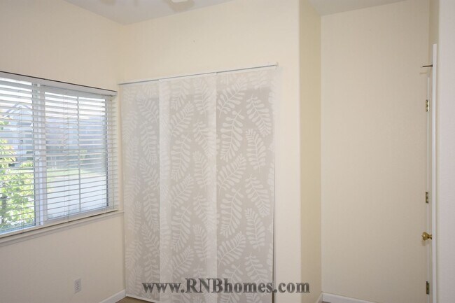 Building Photo - 288 Marsalla Dr