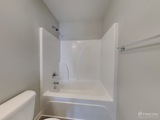 Building Photo - 415 Finch Ln