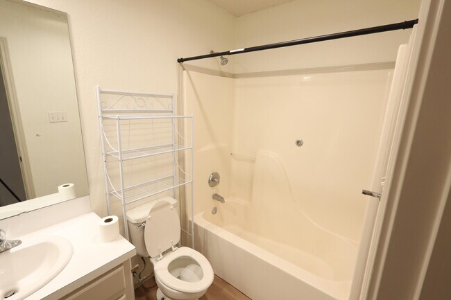Building Photo - 811 Ironton Dr