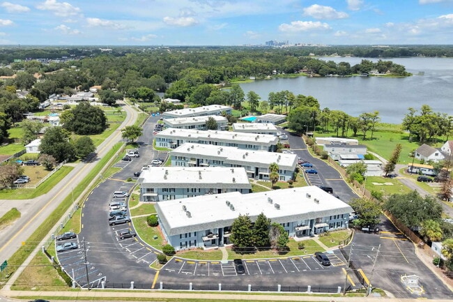 Building Photo - "Bright 2-Bed, 2-Bath Condo Retreat with Pool & Lake Views"