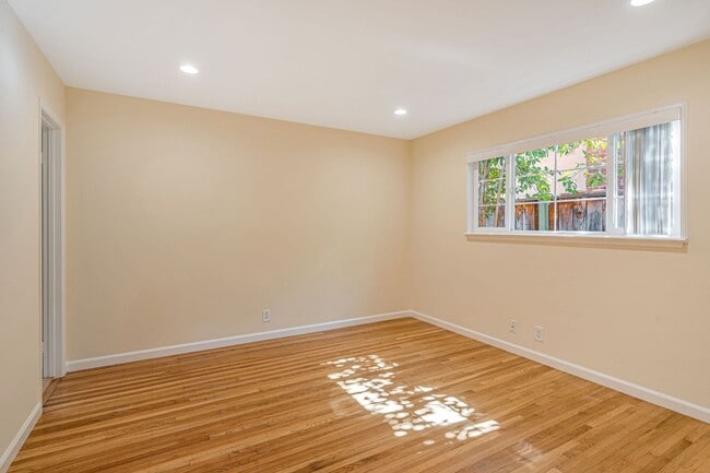 Building Photo - Charming 3-Bedroom 2-Bathroom Campbell Home