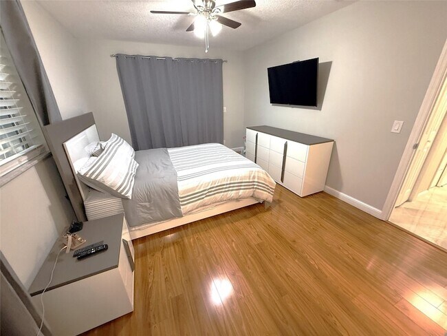 Building Photo - 2528 SW Natura Blvd