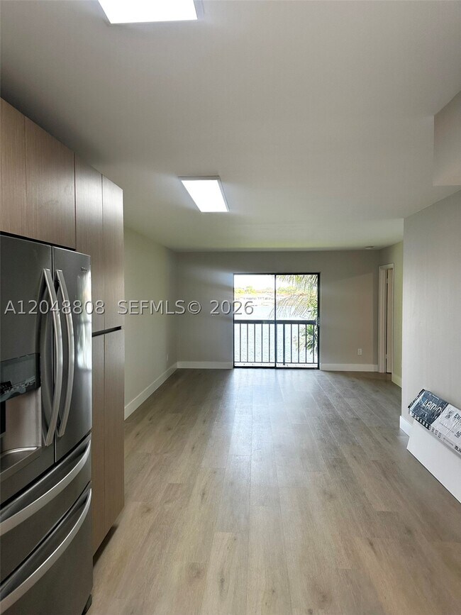 Building Photo - 2540 W 67th Pl