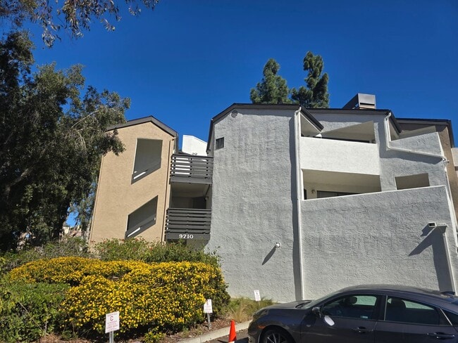 Building Photo - 2/2 Condo in Mira Mesa with Easy Freeway A...