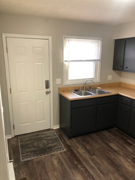 Building Photo - 1017 Ebersole Blvd