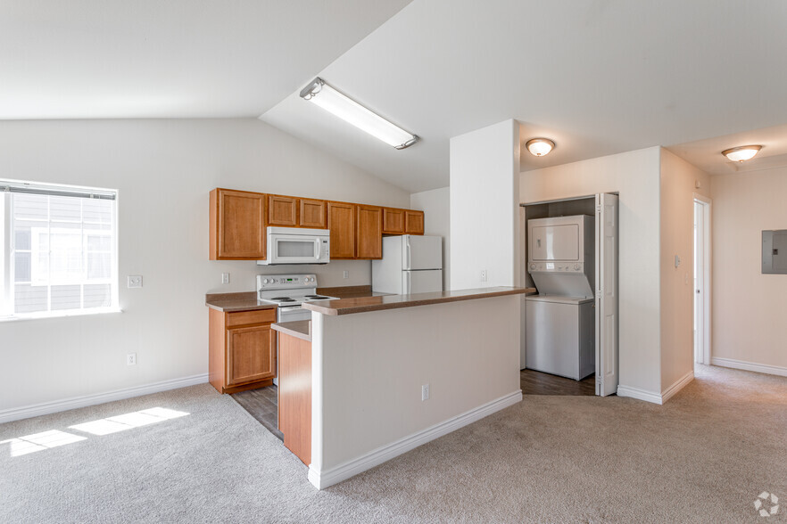 1BR, 1BA - 812 SF - Country Vista Apartments