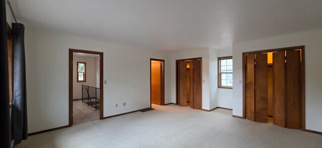 Building Photo - 1110 NW Springwood Ln