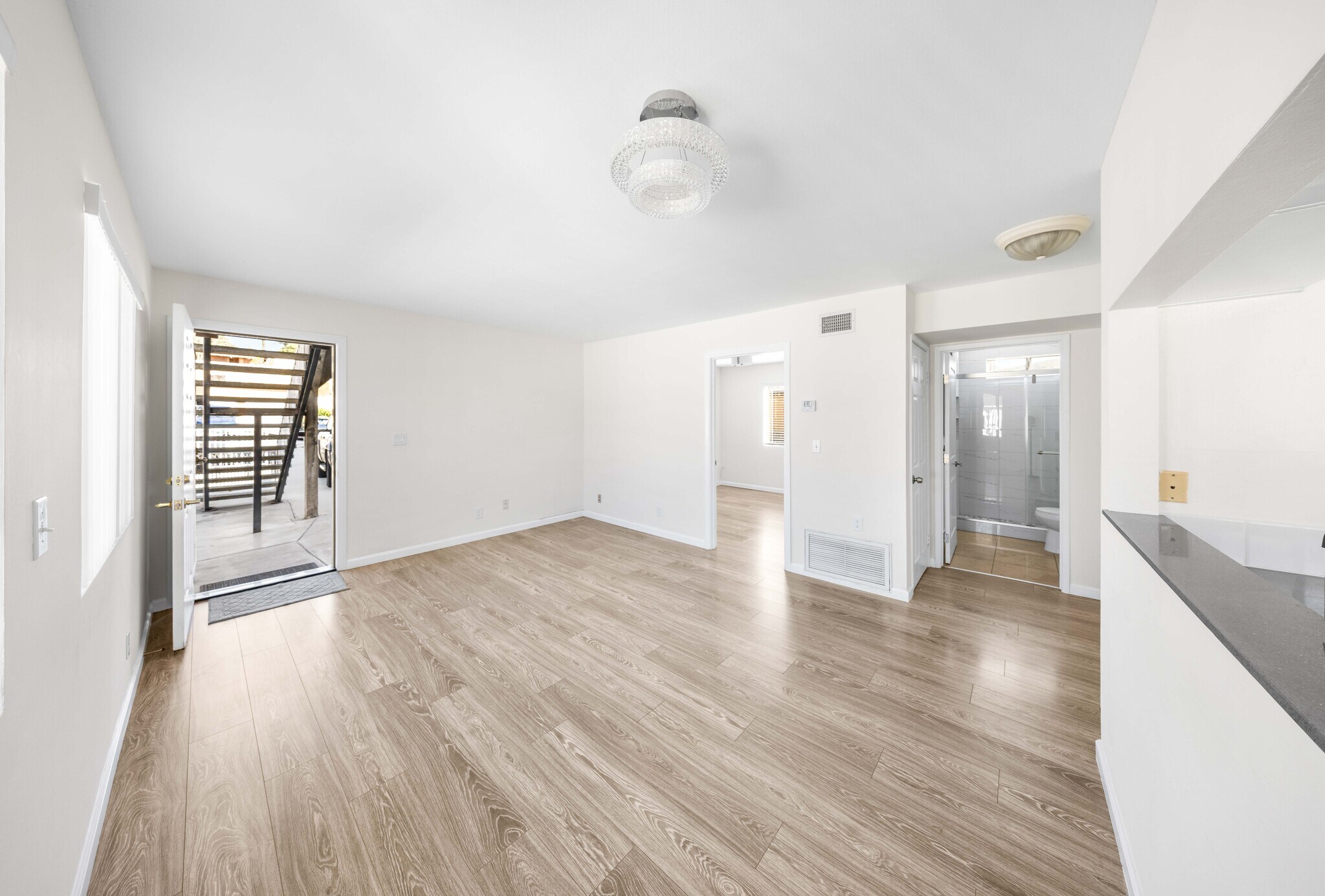 Building Photo - 10225 Fernglen Ave