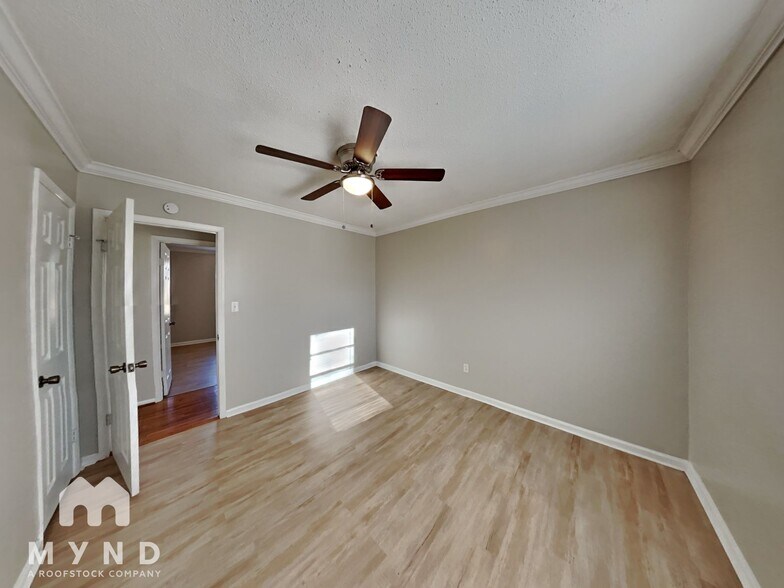 Building Photo - 3022 Debra Dr