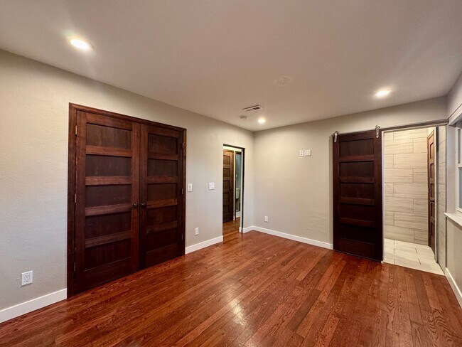 Building Photo - Updated 3 Bedroom 2 Bath Single Family Hom...