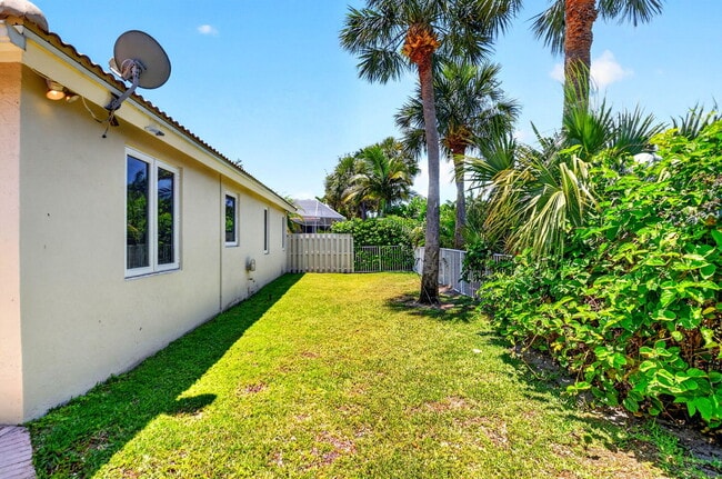 Building Photo - 5063 Ventura Dr