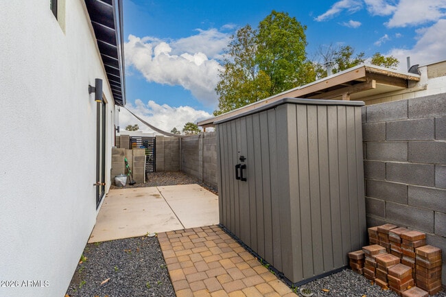 Building Photo - 1831 E Montecito Ave