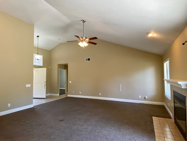 Building Photo - $2,295.00-  3 Bedroom Bullard & Fowler, Cl...