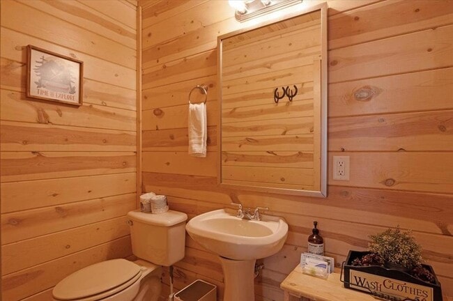 Building Photo - 206 Orca Rd