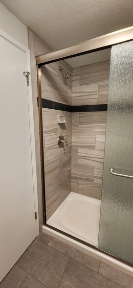 Master bathroom shower - 1100 Opal St