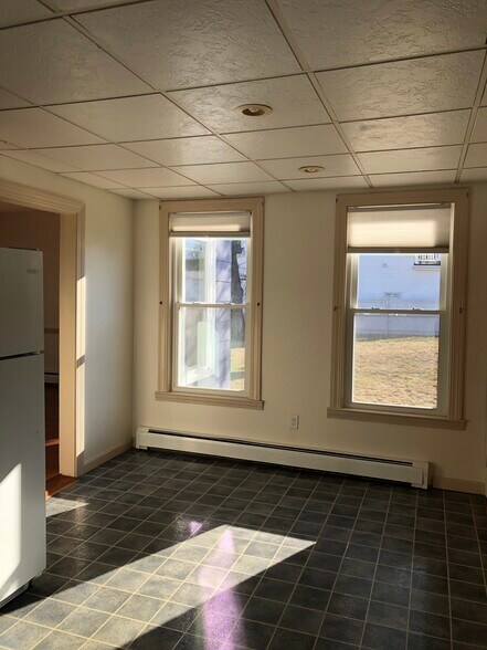 Building Photo - 250 Bartlett St