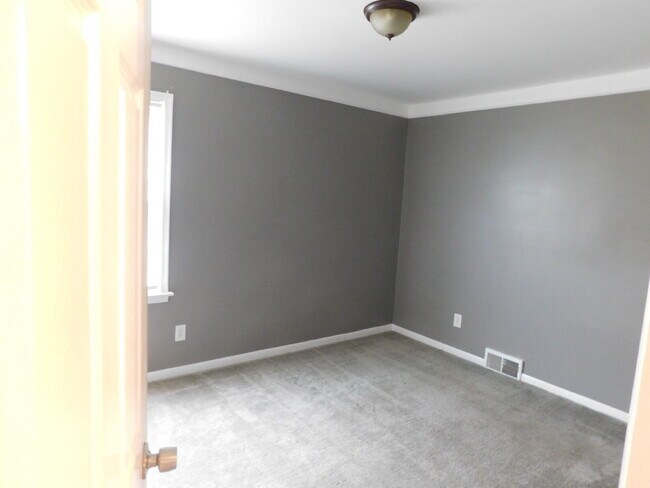 Building Photo - Move In Ready Ranch