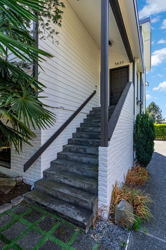 Building Photo - 4bd/3ba Seattle Home