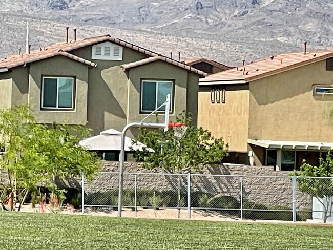 Building Photo - AMAZING GATED 3 BED 2.5 BATH 2 CAR GARAGE !