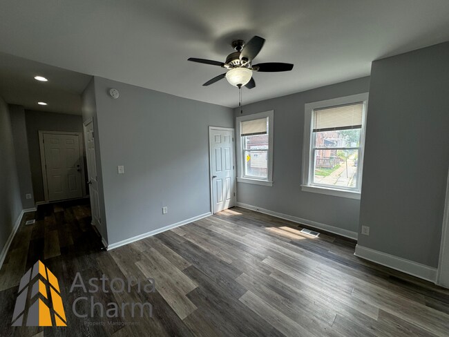 Building Photo - End Unit 3 Bedroom Home with Deck and Yard