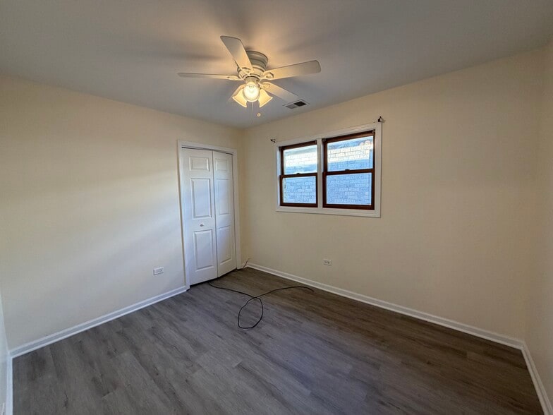 Building Photo - 6323 W Fullerton Ave