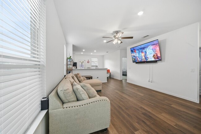 Building Photo - 16306 Fontana Ct