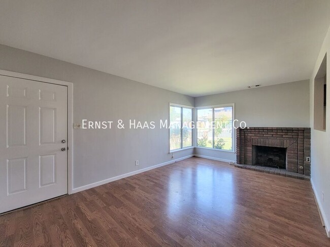 Building Photo - 3527 Pine Ave