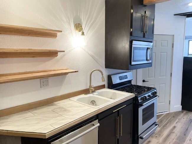 Building Photo - 111 16th Ave S