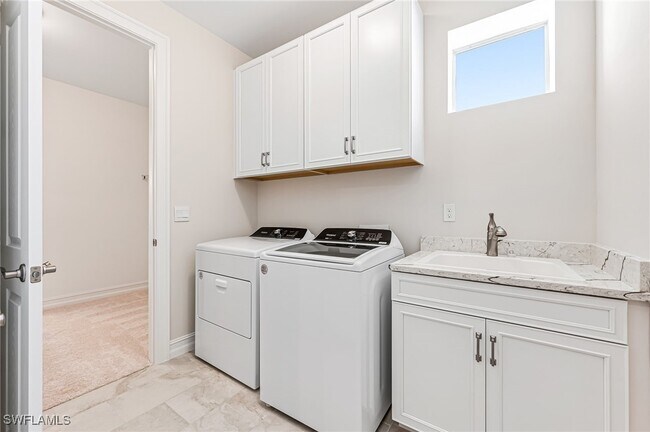 Building Photo - 534 Kamari Cv