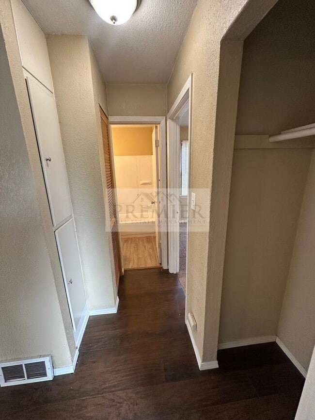 Building Photo - 4818 Woodend Ave