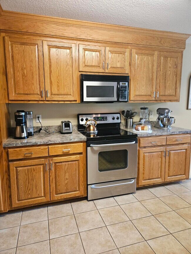 Building Photo - 2947 Sylvan Way