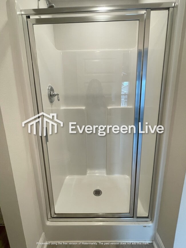 Building Photo - 9807 Fowler Ave