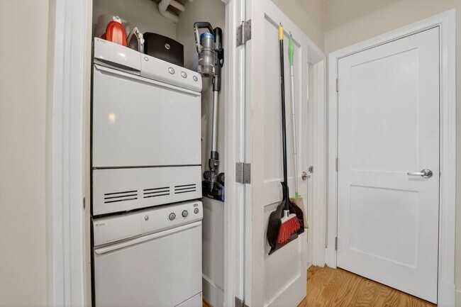 Building Photo - Spacious & Modern 1br Steps on U St Corridor!