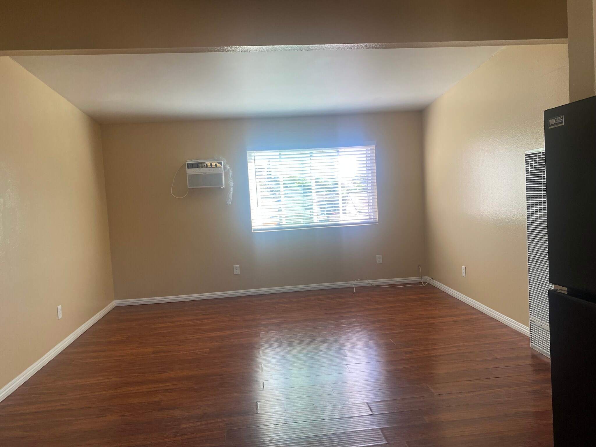 Building Photo - 837 S Gordon St