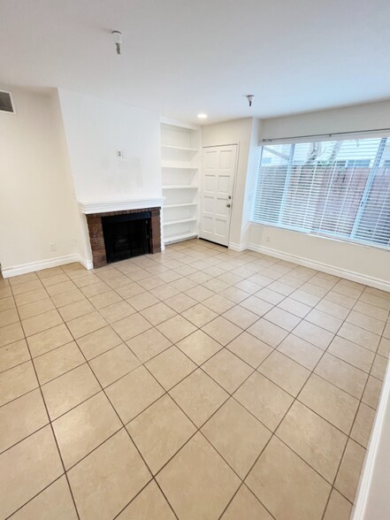 Building Photo - 139 Avenida Miramar