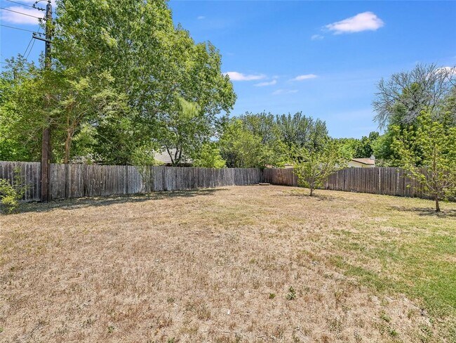 Building Photo - 4004 Jaffna Cove