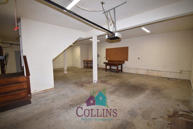 Building Photo - 2045 Ross Dr