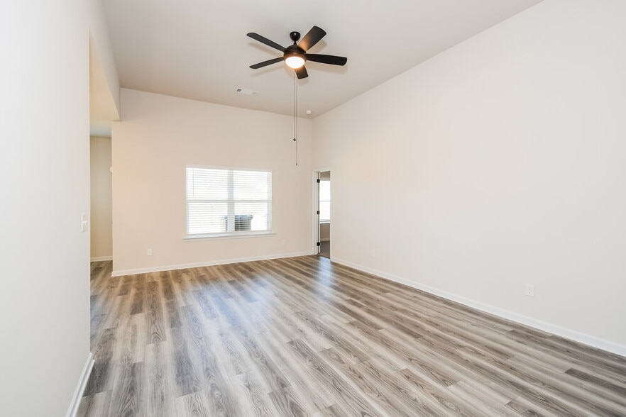 Building Photo - 453 Egret Ct