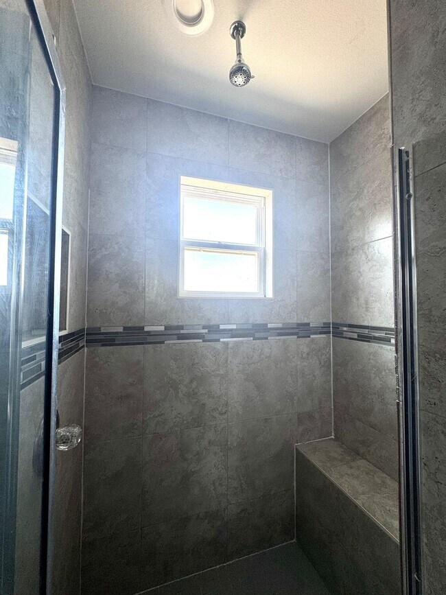Building Photo - 515 Graneros Ave