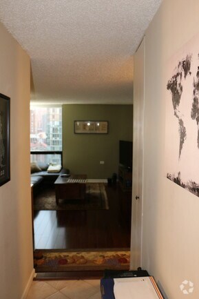 Building Photo - 1122 N Clark St
