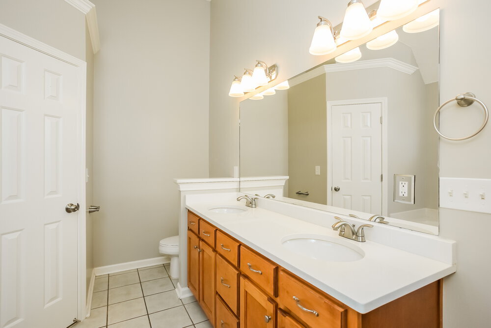 Building Photo - 8911 Oak Grove Blvd