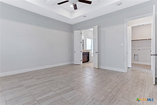 Building Photo - 620 Carriage House
