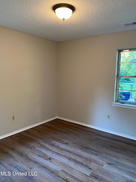 Building Photo - 5630 Crestwood Dr