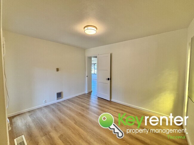 Building Photo - Charming 2-Bedroom Home with Modern Upgrad...