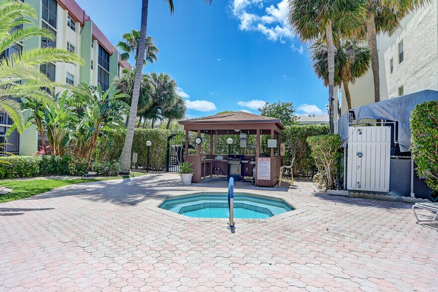 Building Photo - 5431 NE 25th Ave