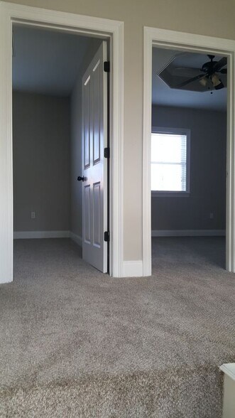 Building Photo - 12321 Village Maison Dr